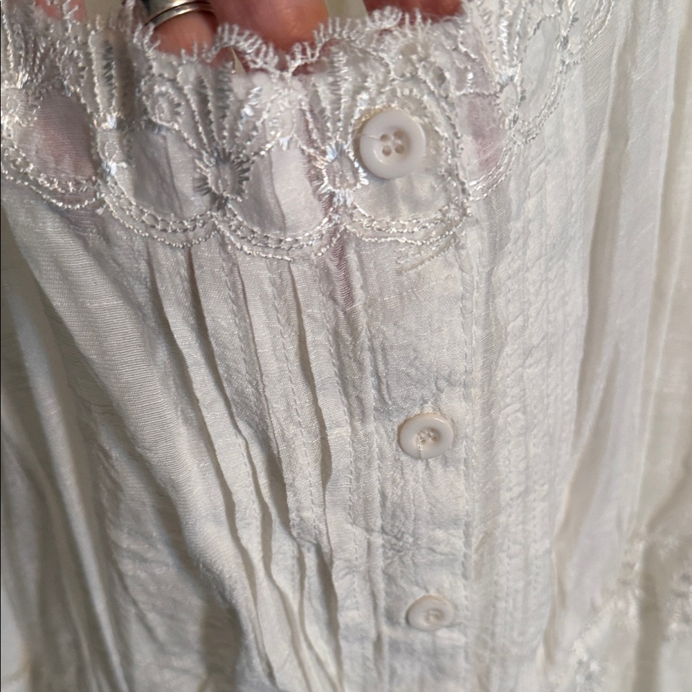 White Lace Trim Sleeveless Top - Picture 4 of 10